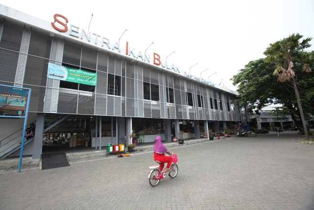 TATA ULANG: Penataan ulang Sentra Ikan Bulak di antaranya yakni gedung utama dan kawasan parkir. (SURYANTO/RADAR SURABAYA)