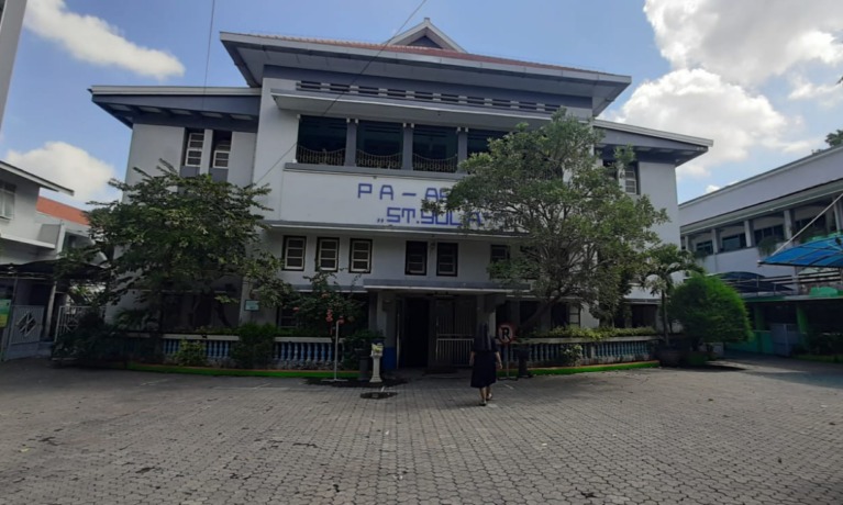 BERGAYA EROPA: Bangunan Panti Asuhan Santa Yulia yang dibangun pada 15 Juli 1862 ini masih asli. (MAHRUS/RADAR SURABAYA)