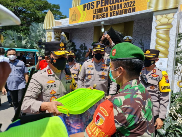 KONDUDIF: Kapolda Jatim Irjen Nico Afinta mendatangi posko pengamanan di kawasan Kenjeran Surabaya. (IST)