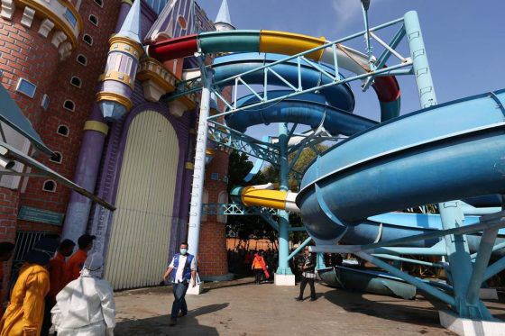 TKP: Seluncuran air di Kenjeran Waterpark yang jebol sehingga melukai 15 orang pengunjung yang sedang menggunakannya. (ISTIMEWA)
