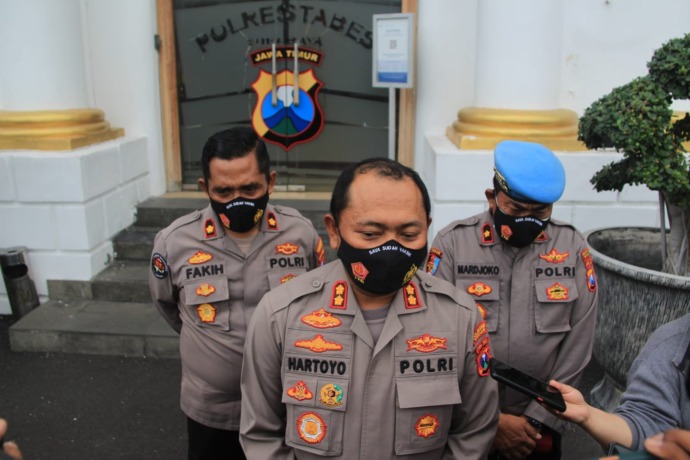 TEGAS: Wakapolrestabes Surabaya AKBP Hartoyo memberi keterangan tentang ulah oknum polisi yang emosional. (IST)