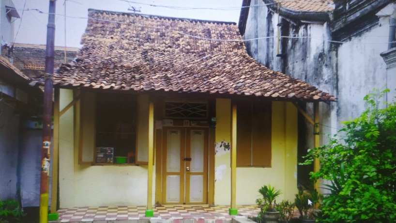 JARANG DIPAKAI LAGI: Rumah tradisional masih bisa dijumpai di beberapa kawasan di Surabaya, rumah ini perpaduan rumah Jawa kuno dan sedikit adopsi arsitektur Eropa. (IST)