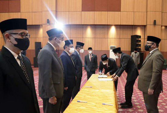 Pelantikan Prof Akhmad Muzakki sebagai rektor UINSA periode 2022-2026 oleh Menteri Agama Yaqut Cholil Qoumas di Jakarta, Senin (6/6). (ISTIMEWA/MEDIA CENTER PWNU JATIM)