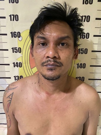 KAMBUHAN: Tersangka Indra Sasmita diamankan di Polsek Mulyorejo, Surabaya. (IST)