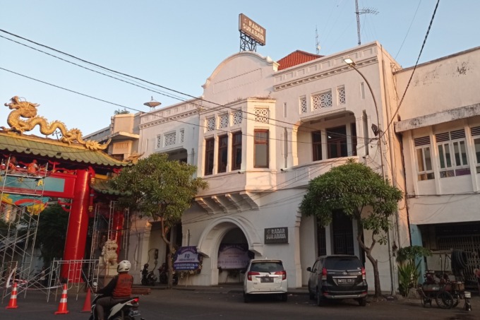 CAGAR BUDAYA: Gedung Jawa Pos yang sekarang ditempati Radar Surabaya di Jalan Kembang Jepun 167-169 merupakan bangunan cagar budaya. (SURYANTO/RADAR SURABAYA)