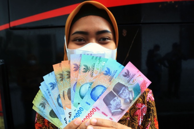 Uang rupiah emisi tahun 2022. Kantor BI Surabaya mencatat pelaporan upal turun 20 persen pada bulan Desember 2023.