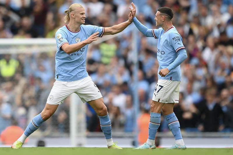 Pemain Manchester City Erling Haaland (kiri) melakukan selebrasi bersama rekannya Phil Foden seusai mencetak gol ke gawang Crystal Palace pada pekan ke-4 Liga Premier Inggris di Etihad Stadium, Sabtu (27/8/2022) (@ManCity)