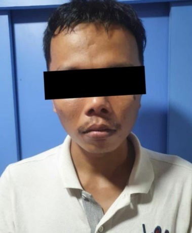 KETAHUAN: Tersangka Z diamankan bersama barang bukti di Polres Pelabuhan Tanjung Perak.