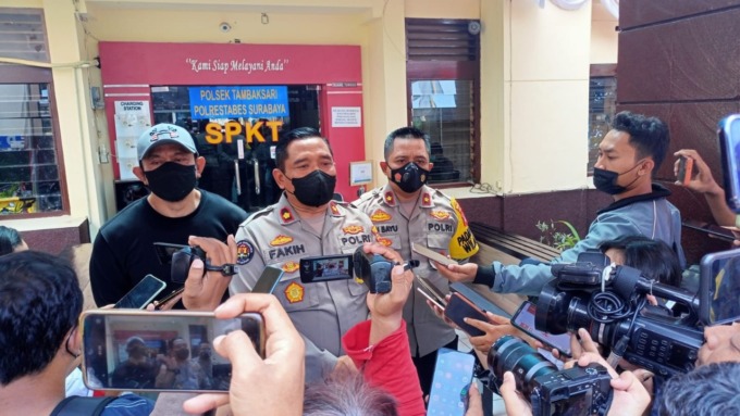Kompol Fakih memberikan keterangan kepada wartawan tentang tahanan yang nekat gantung diri. (IST)