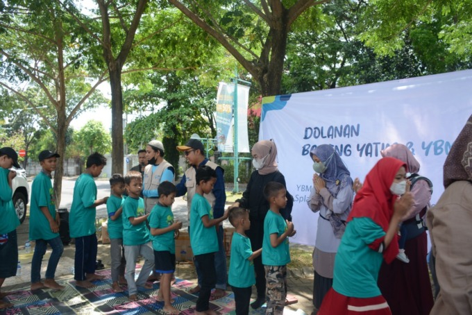 BERBAGI: YBM PLN UIP JBTB bersama dengan Yayasan Al-Firdaus mengajak anak-anak bergembira di “Dolanan Bareng Anak Yatim”, Minggu (18/9). (ISTIMEWA)