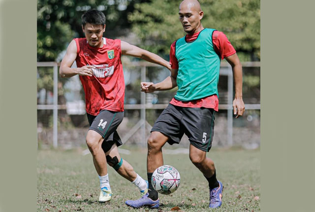 TAKTIK BARU: Gelandang serang Sho Yamamoto berlatih keras sebelum menghadapi Arema FC. (ISTIMEWA/PERSEBAYA)