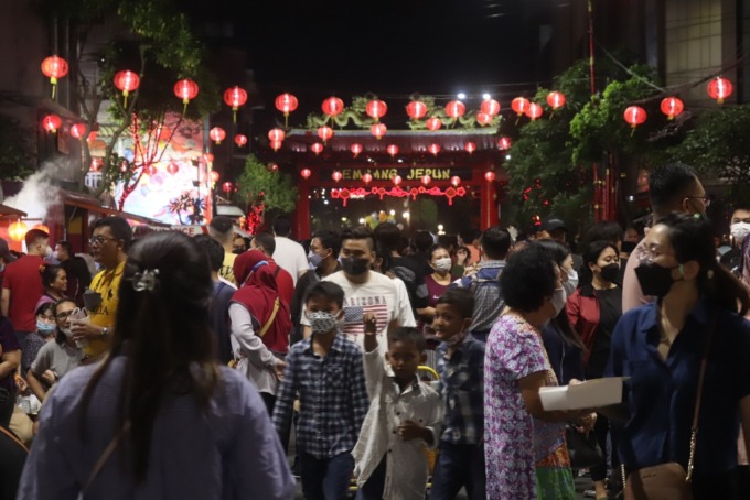 Kini semakin banyak menu Chinese food yang dapat dijumpai di Wisata Pecinan Kya-Kya Kembang Jepun. (ABDULLAH MUNIR/RADAR SURABAYA)