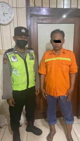 APES: Tersangka NH ditahan di Polsek Semampir, Rabu (28/9). (IST)