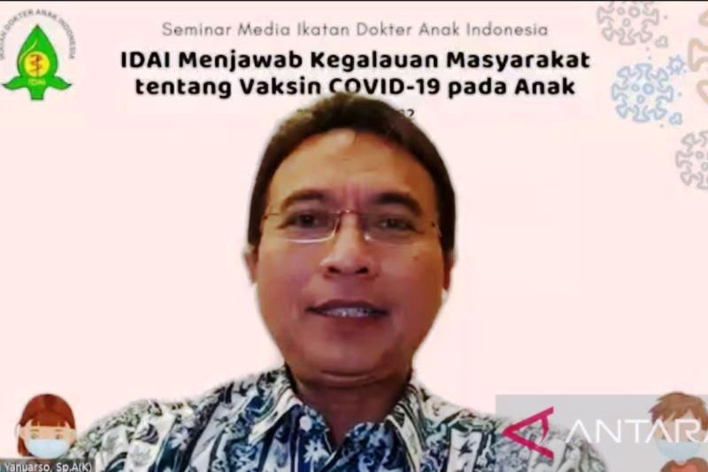 Tangkapan layar Ketua IDAI Piprim Basarah Yanuarso dalam diskusi virtual IDAI, Jakarta, Sabtu (22/1/2022). (ANTARA/Prisca Triferna)