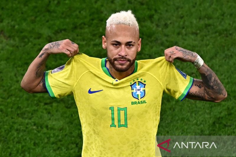 Selebrasi Neymar setelah mencetak gol untuk Brazil dalam pertandingan perempat final Piala Dunia 2022 lawan Kroasia Education City Stadium, Al-Rayyan, Doha pada 10 Desember 2022. (ANTARA/AFP/Anne-Christine POUJOULAT)