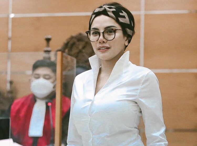 Artis Nikita Mirzani membantah membuat unggahan di media sosial untuk tujuan menghina atau mencemarkan nama baik pelapor, Dito Mahendra. (Instagram @nikitamirzanimawardi_172)
