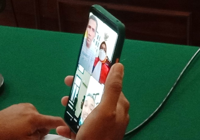 DIADILI: Moch Zainuddin diadili di Pengadilan Negeri (PN) Surabaya. (FAJAR/RADAR SURABAYA)