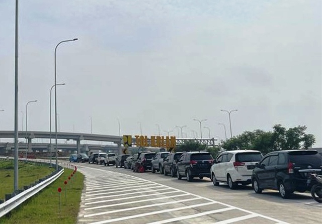 Tol KBLM akan bisa langsung tersamvung ke tol Sumo. Pembukaan dilakukan pada 31 Desember 2022 nanti. (Galih Wicaksono/Jawa Pos)