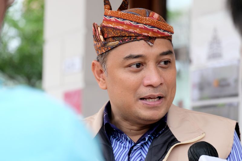 Wali Kota Surabaya Eri Cahaydi saat menghadiri acara