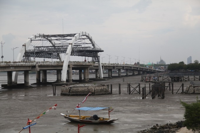 UNIK: Taman Hiburan Pantai (THP) Kenjeran, Surabaya, sedang dibenahi untuk menarik pengunjung. (SURYANTO/RADAR SURABAYA)