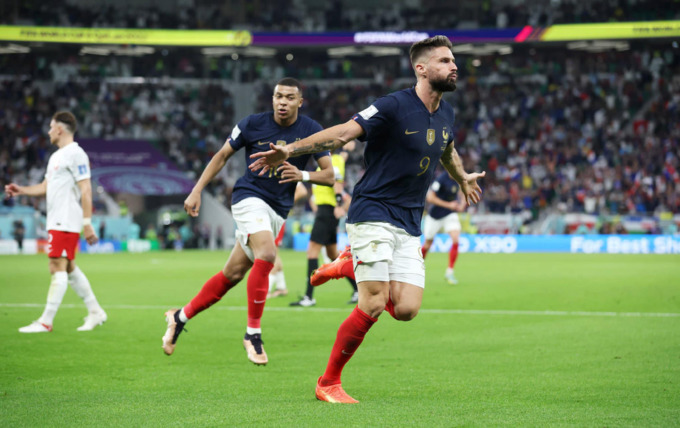 DUA TOMBAK: Oliver Giroud dan Kylian Mbappe menjadi andalan lini depan Pancis dalam laga semi final menghadapi Maroko, Kamis (15/12) dnihari nanti. (ANTARA/AFP)