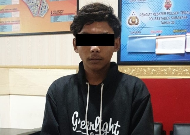 RAWAN: Tersangka AY diamankan di Polsek Tegalsari. (IST)