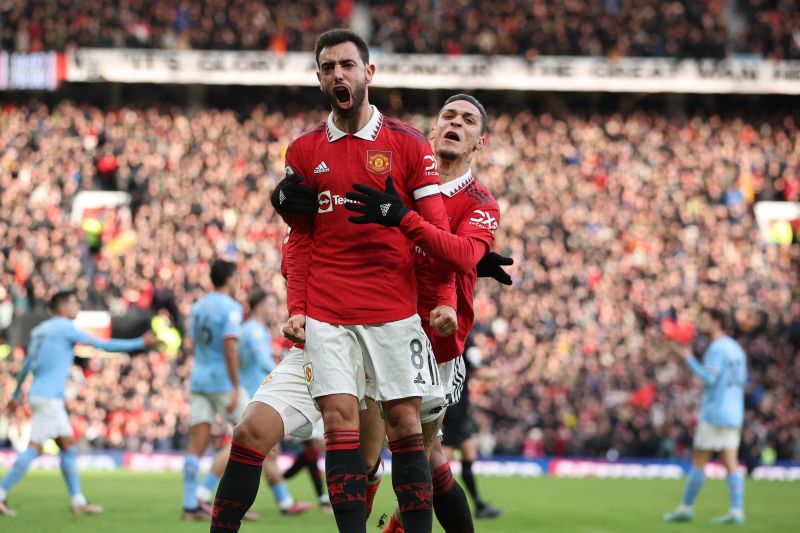 Bruno Fernandes merayakan gol pertama Manchester United dalam pertandingan Liga Premier Inggris melawan Manchester City di Old Trafford, Manchester, Inggris, Sabtu (14/1/2023). (ANTARA/REUTERS/PHIL NOBLE)