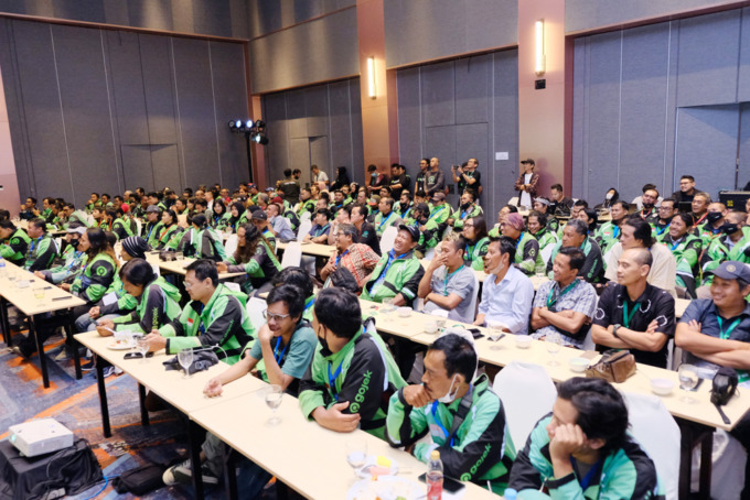 Suasana para mitra Gojek mengikuti kelas Bengkel Belajar Mitra. (ISTIMEWA/GOJEK FOR RADAR SURABAYA)