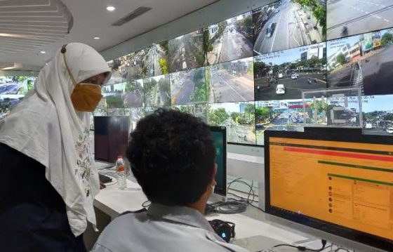 Laporan kedaruratan (emergency) yang masuk lewat petugas Call Center 112 kini lebih banuak didominasi permintaan penyelamatan (rescue). (DOK. JAWAPOS)