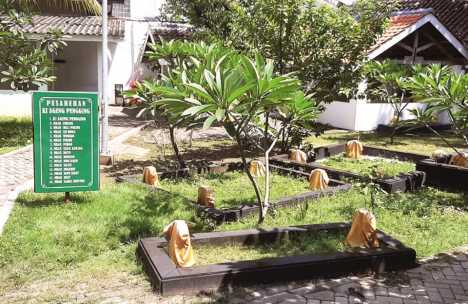 JUJUKAN ZIARAH: Terdapat 28 makam di kompleks makam Ki Ageng Pengging namun belum semuanya teridentifikasi. (MAHRUS/RADAR SURABAYA)