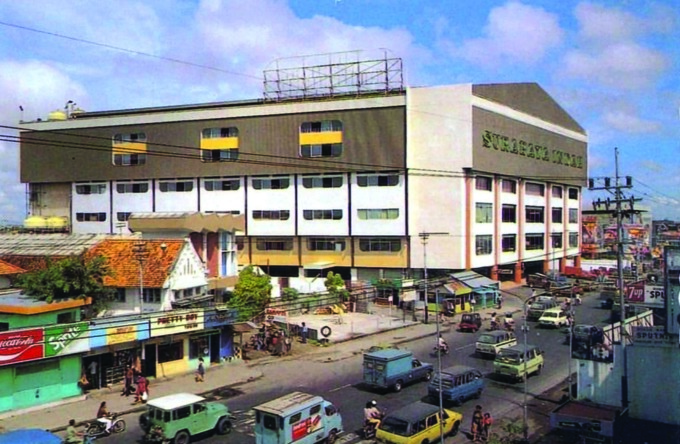 MEGAH: Penampakan gedung Go Skate Surabaya tahun 1980-an. (ISTIMEWA)