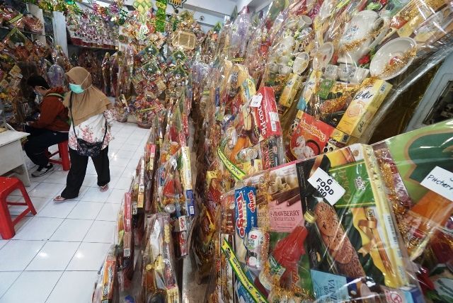 DIHARAPKAN JADI PENGGERAK: Tahun ini pertumbuhan ekonomi diprediksi melambat, namun momen Ramadan dan lebaran diharapkan memicu sektor konsumsi. (ANDY SATRIA/RADAR SURABAYA)