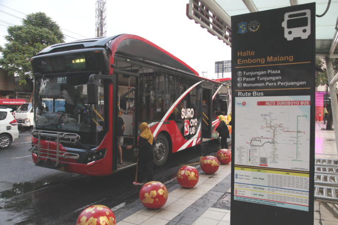 LEBIH NYAMAN: Armada Suroboyo Bus bakal dikoneksikan dengan angkutan penghubung (feeder). (SURYANTO/RADAR SURABAYA)