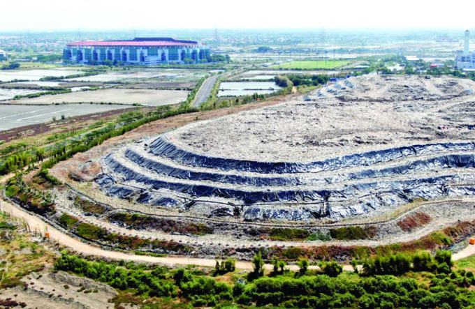 BUKAN SEKADAR SAMPAH: Pemandangan TPA Benowo dengan PLTSa-nya. (SURYANTO/RADAR SURABAYA)