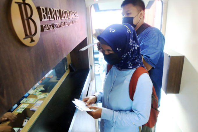 DRIVE THRU: Bank Indonesia Jawa Timur membuka layanan penukaran uang dengan sistem drive thru untuk memudahkan masyarakat. (ISTIMEWA)