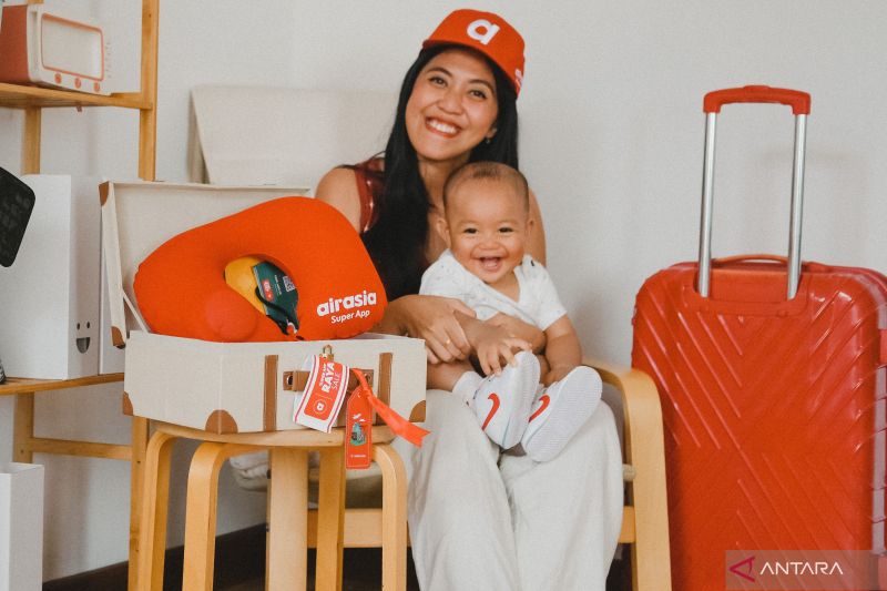 Blogger spesialis perjalanan Kadek Arini memberikan sejumlah tips mudik bersama anak. (ANTARA/HO/airasia)