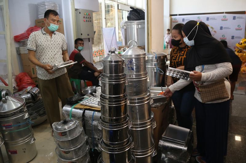 Aktivitas pedagang perkakas rumah tangga di Pasar Turi Baru, Kota Surabaya, Kamis (31/3/2022). (ANTARA/HO-Diskominfo Surabaya)