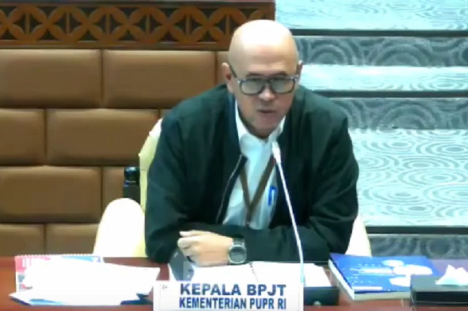 Kepala BPJT Kementerian PUPR Danang Parikesit dalam Rapat Dengar Pendapat bersama Komisi V DPR RI di Jakarta, Selasa (28/3/2023). (ANTARA/YouTube Komisi V DPR RI Channel)