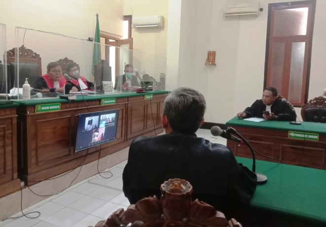 MINTA KERINGANAN: Ahmad Sa