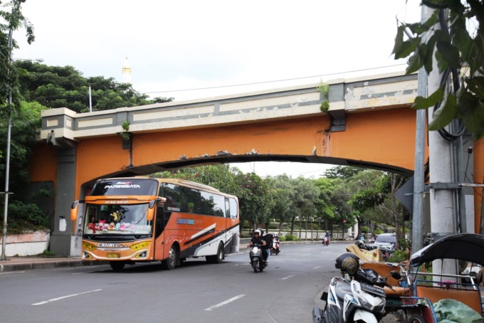 CAGAR BUDAYA A: Viaduk Pahlawan dibangun tahun 1870. (SURYANTO/RADAR SURABAYA)