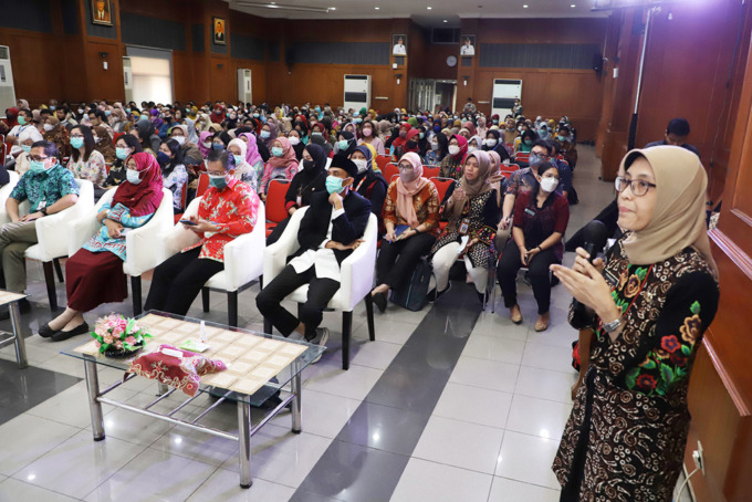 DATA TERPADU: Sosialisasi aplikasi Sisinfokes di Graha Sawunggaling, Surabaya, Jumat (31/3). (SURYANTO/RADAR SURABAYA)