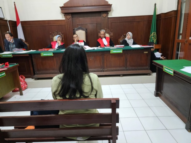 Persidangan di PN Surabaya, Selasa (4/4). (ISTIMEWA)