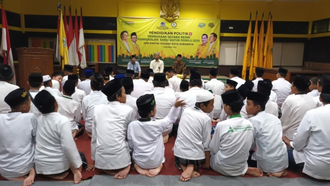 Jamiyah Ishari Rungkut Raya Surabaya menghiasi peringatan Nuzulul Quran di Kantor DPD Partai Golkar Surabaya. (ISTIMEWA)