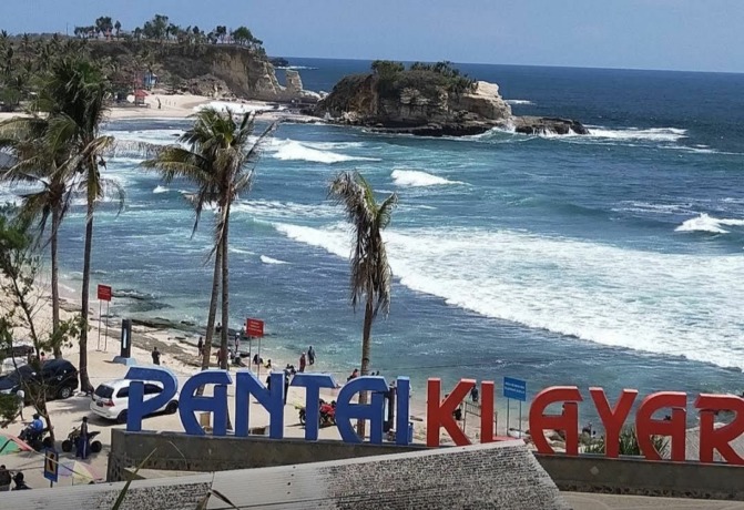 Pantai Klayar di Pacitan yang menjadi daya tarik wisata di Jalur Lintas Selatan Jatim.