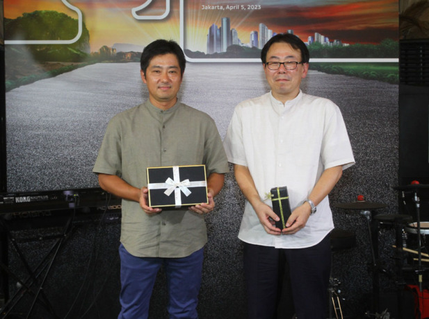 LANJUTKAN KINERJA: Naoya Nakamura (kiri) yang menjabat sebagai presiden direktur MMKSI periode September 2018-Maret 2023 resmi digantikan Atsushi Kurita yang melanjutkan kepemimpinan dan posisi presiden direktur efektif mulai 1 April 2023. (DOK. MMKSI)