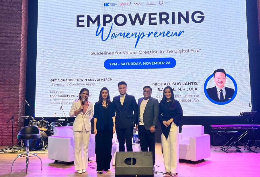 BERBAGI: Suasana acara bertajuk Empowering Womenpreneur yang digelar HC Medishop Indonesia di Pakuwon Mall Surabaya. (ISTIMEWA)