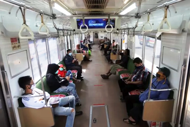 COMMUTER: Kereta Api Commuter yang melayani perjalanan dari Surabaya ke beberapa kota di sekitar. (DOK. JAWAPOS)