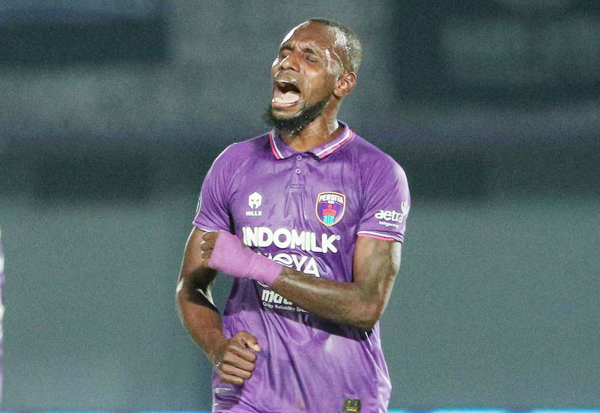 Yohanes Kandaimu, mantan pemain Persita yang akan memperkuat Persebaya untuk kompetisi Liga 1 yang rencana akan dimulai pada 1 Juli 2023. (ISTIMEWA)