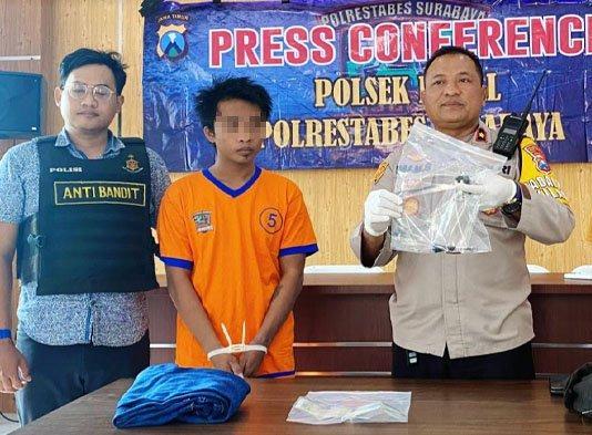 APES: Tersangka M Faiz alias Faisol diamankan di Polsek Pakal. Sementara rekannya berinisial S kabur. (ISTIMEWA)