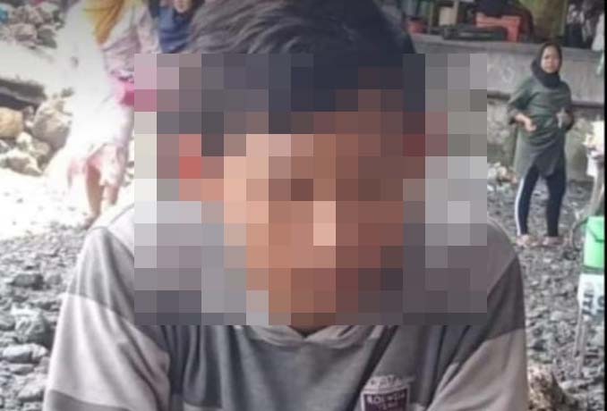 SALAH ASUHAN: Tersangka YP yang kini diamankan di Polres Pelabuhan Tanjung Perak dalam kasus pembunuhan pelajar SMP di Benteng Kedung Cowek Surabaya. (ISTIMEWA)